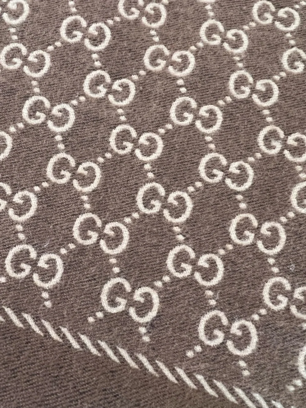 Gucci scarf monogram GG wool cashmere blend brown large shawl wrap fringe EE - Picture 5 of 7